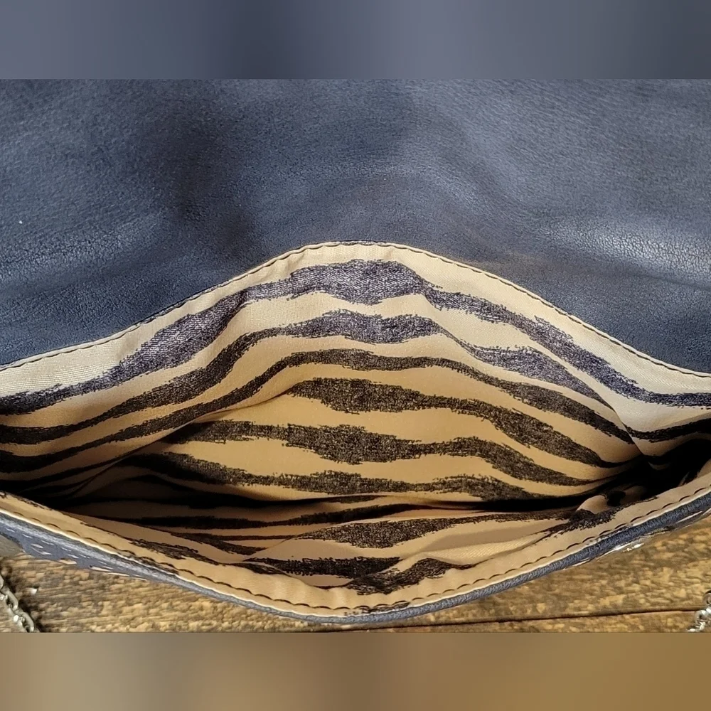 Urban Expressions Crossbody Clutch - Picture 7 of 11